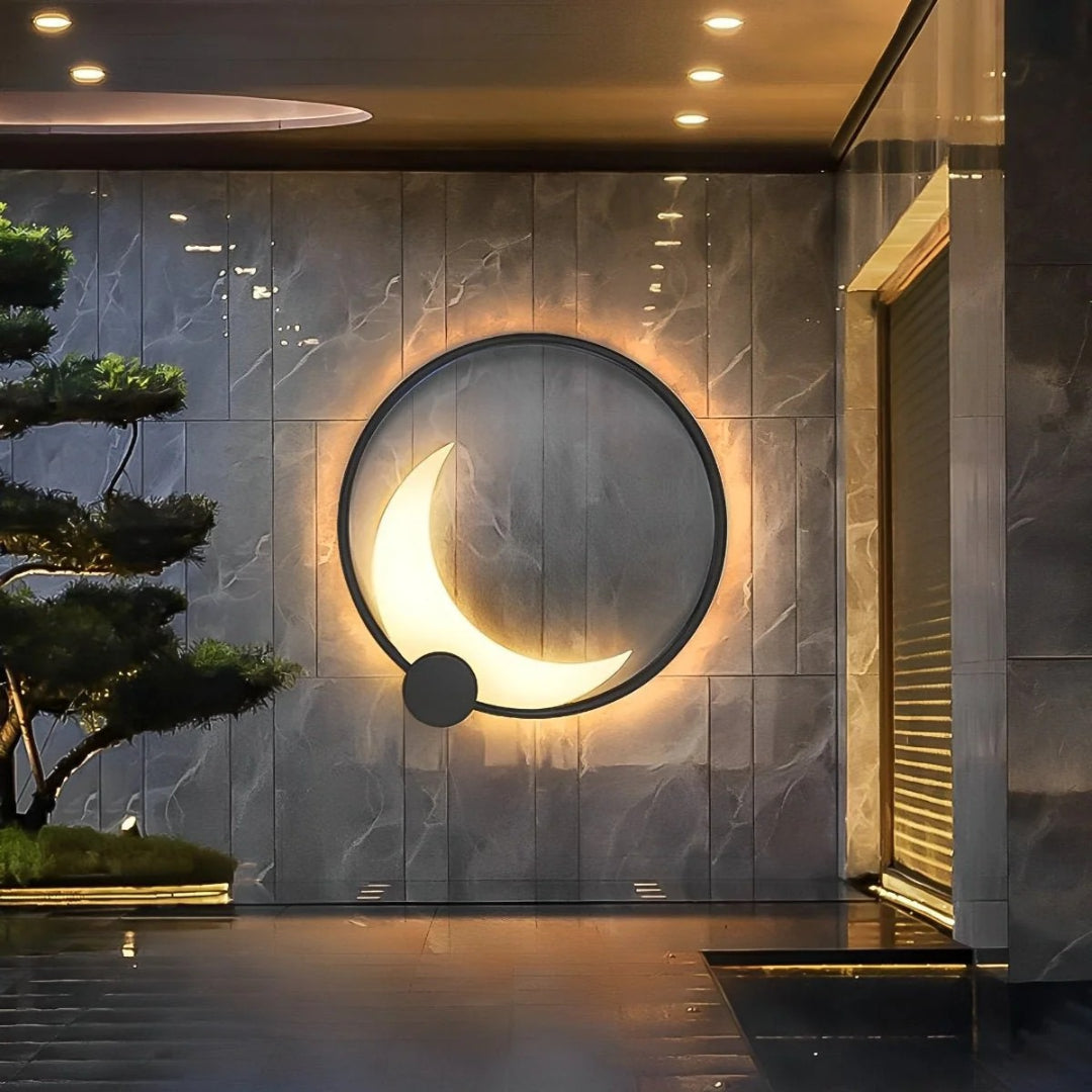 Minimalistyczna półksiężycowa lampa ścienna LED – widok produktu 6 | Nuvira Home
