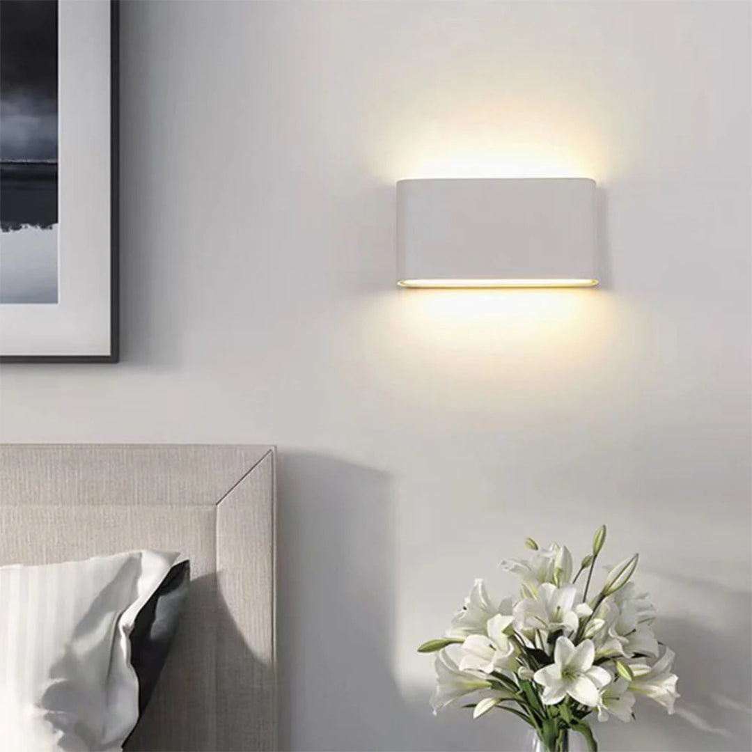 Minimalistyczna prostokątna zewnętrzna lampa ścienna – widok produktu 1 | Nuvira Home
