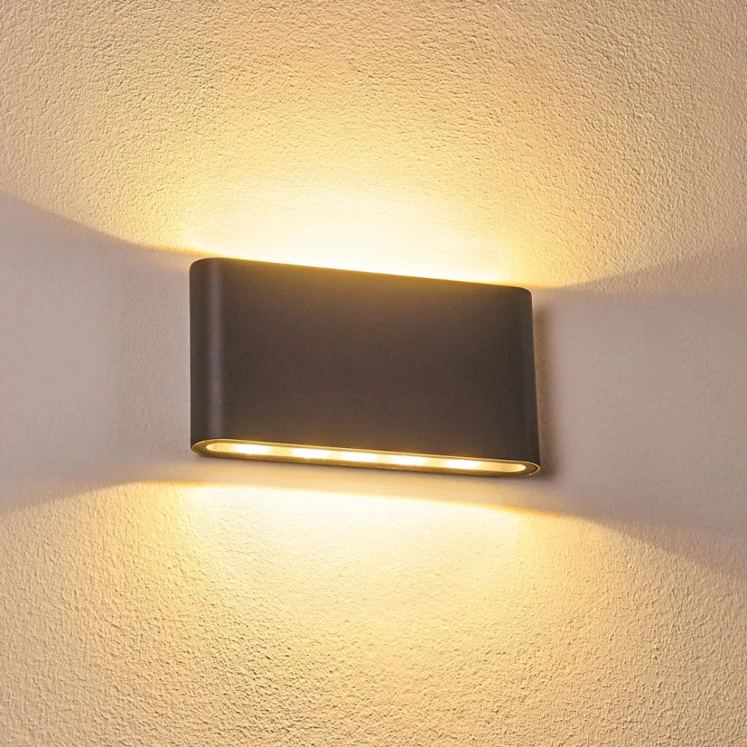 Minimalistyczna prostokątna zewnętrzna lampa ścienna – widok produktu 6 | Nuvira Home