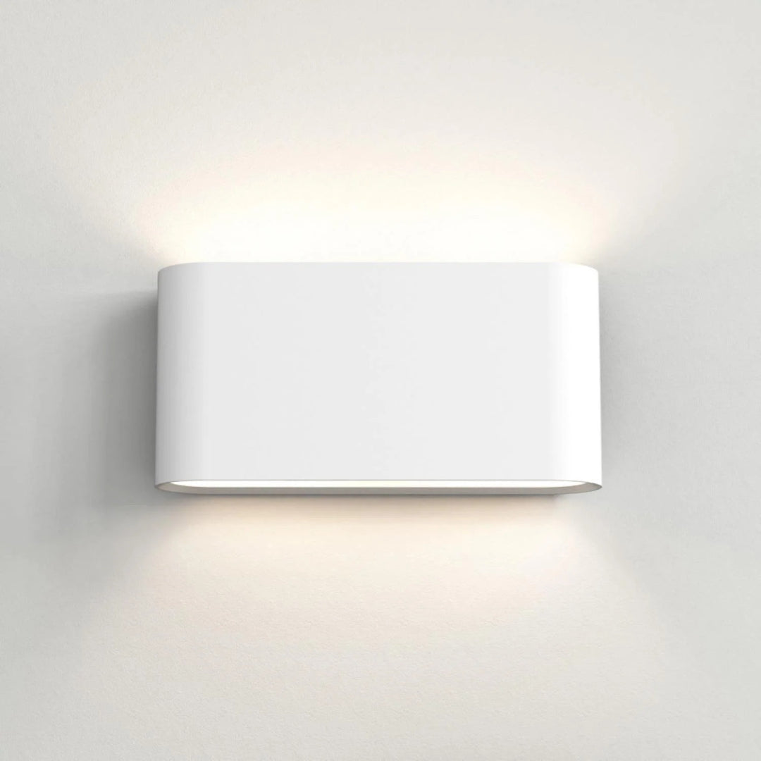 Minimalistyczna prostokątna zewnętrzna lampa ścienna – widok produktu 11 | Nuvira Home