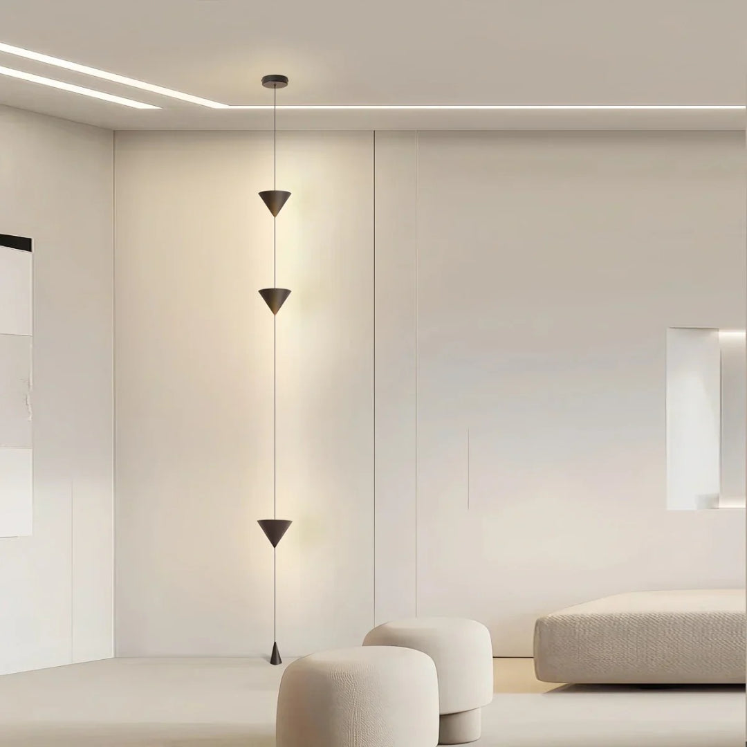 Minimalistyczna stożkowa lampa podłogowa – widok produktu 3 | Nuvira Home