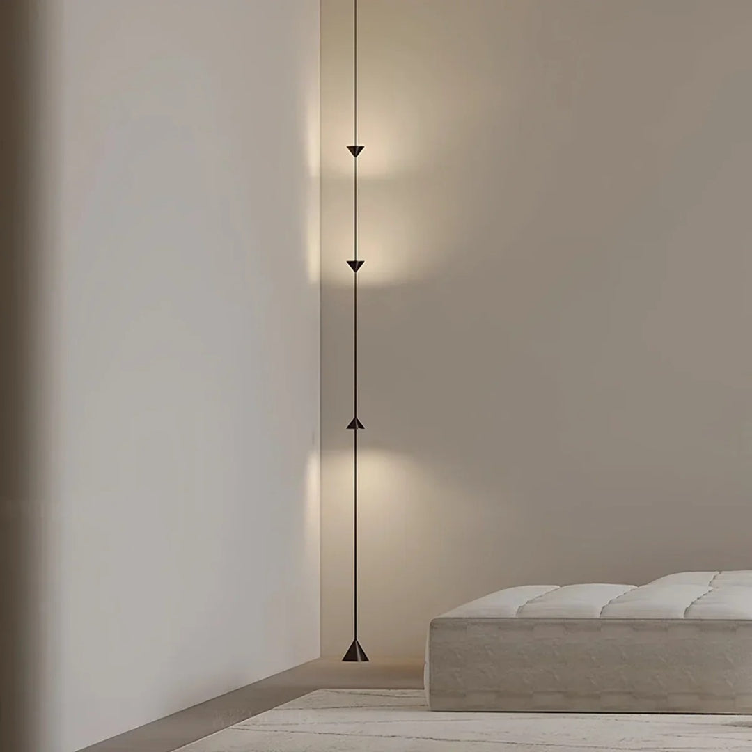 Minimalistyczna stożkowa lampa podłogowa – widok produktu 6 | Nuvira Home