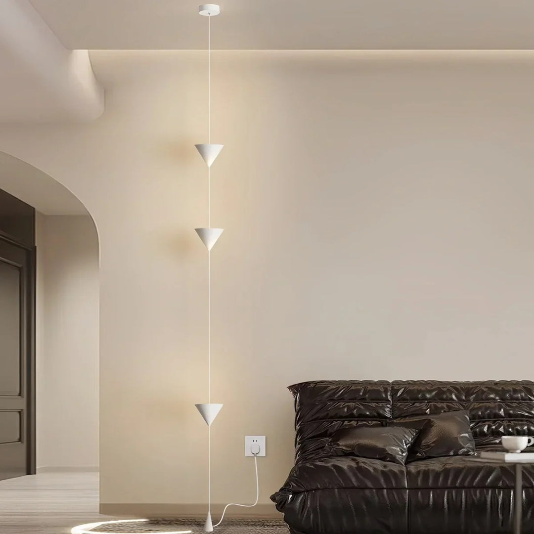 Minimalistyczna stożkowa lampa podłogowa – widok produktu 10 | Nuvira Home