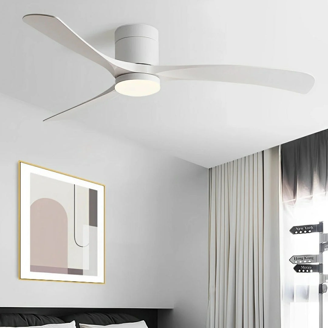 Minimalistyczny sufitowy wentylator z lampą LED – widok produktu 5 | Nuvira Home