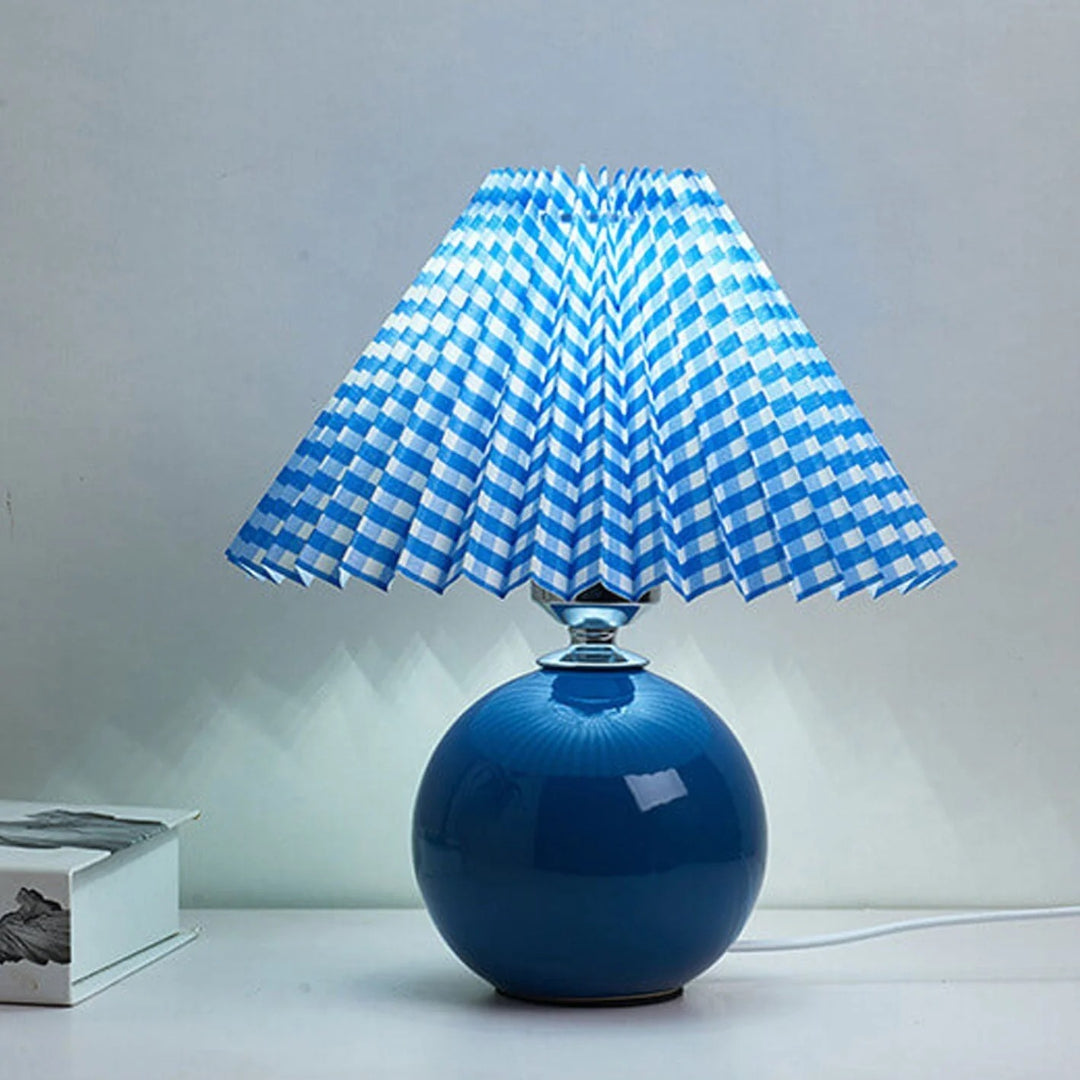 Nordycka ceramiczna plisowana lampka stołowa – widok produktu 10 | Nuvira Home