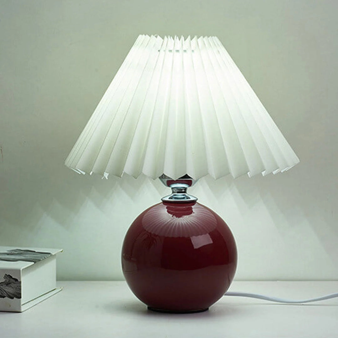 Nordycka ceramiczna plisowana lampka stołowa – widok produktu 13 | Nuvira Home