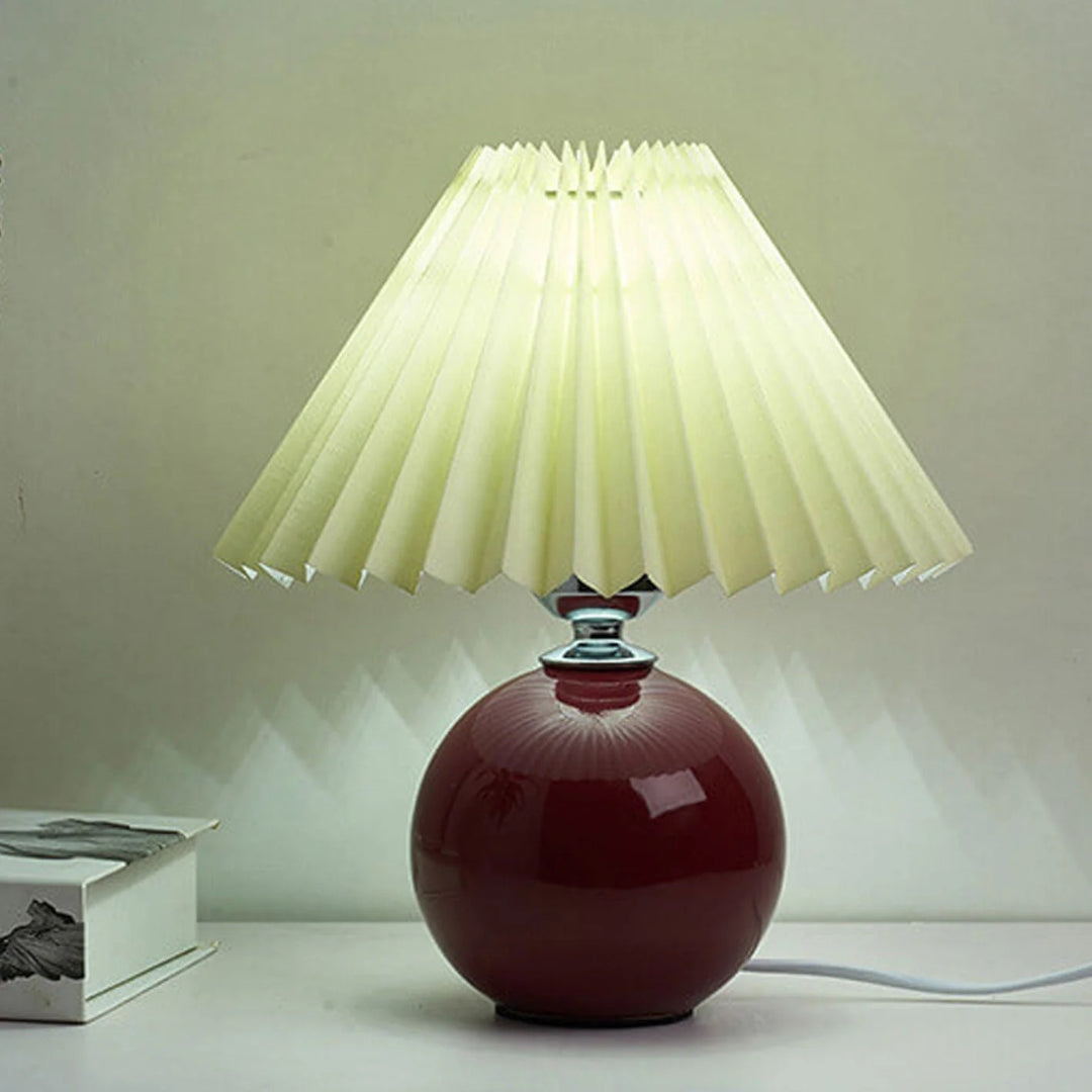 Nordycka ceramiczna plisowana lampka stołowa – widok produktu 14 | Nuvira Home