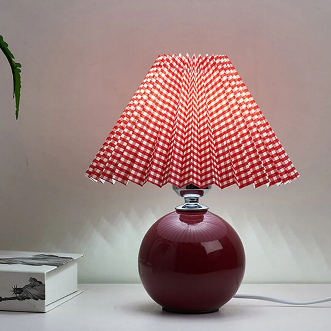 Nordycka ceramiczna plisowana lampka stołowa – widok produktu 16 | Nuvira Home