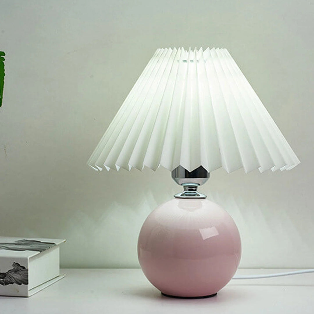 Nordycka ceramiczna plisowana lampka stołowa – widok produktu 20 | Nuvira Home