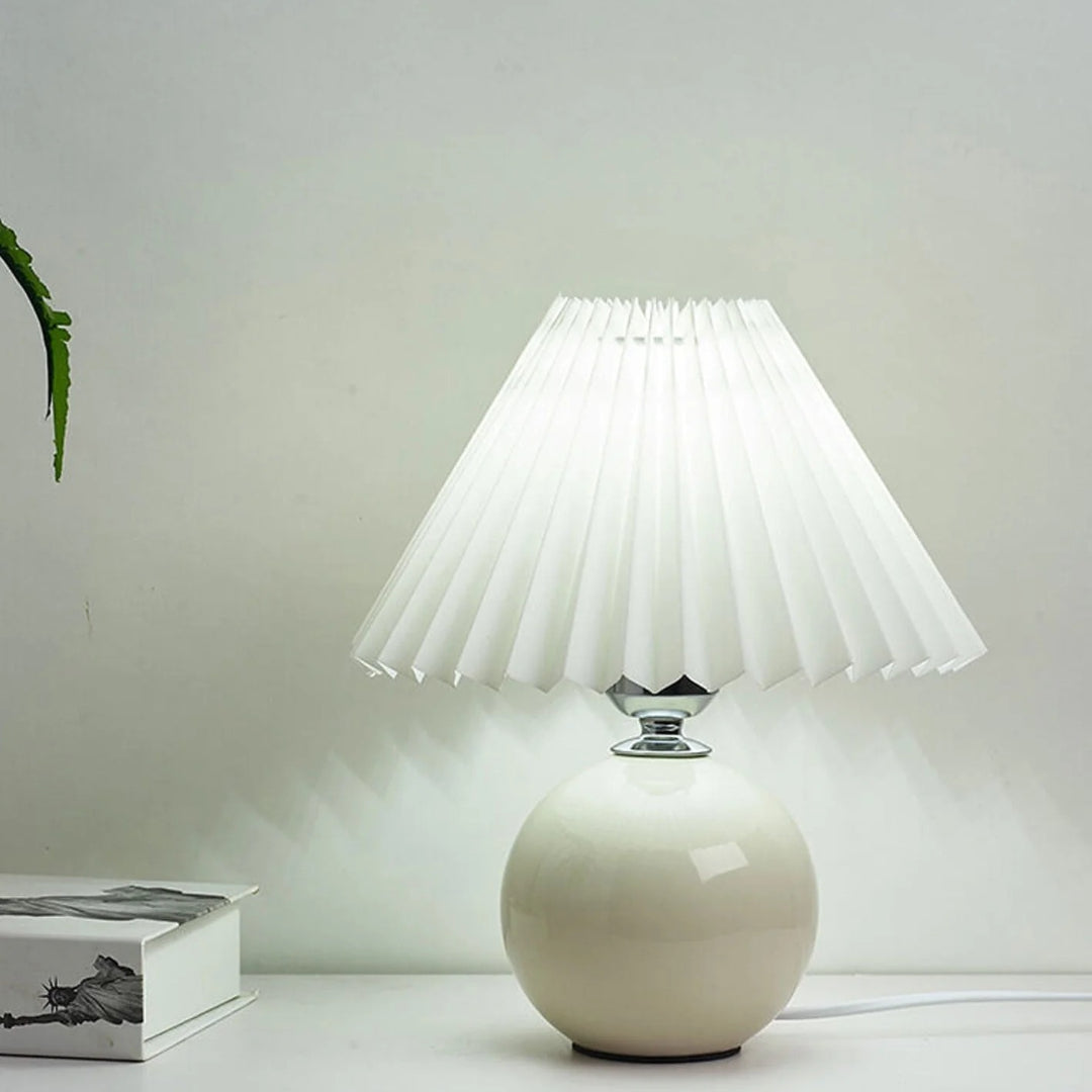 Nordycka ceramiczna plisowana lampka stołowa – widok produktu 25 | Nuvira Home