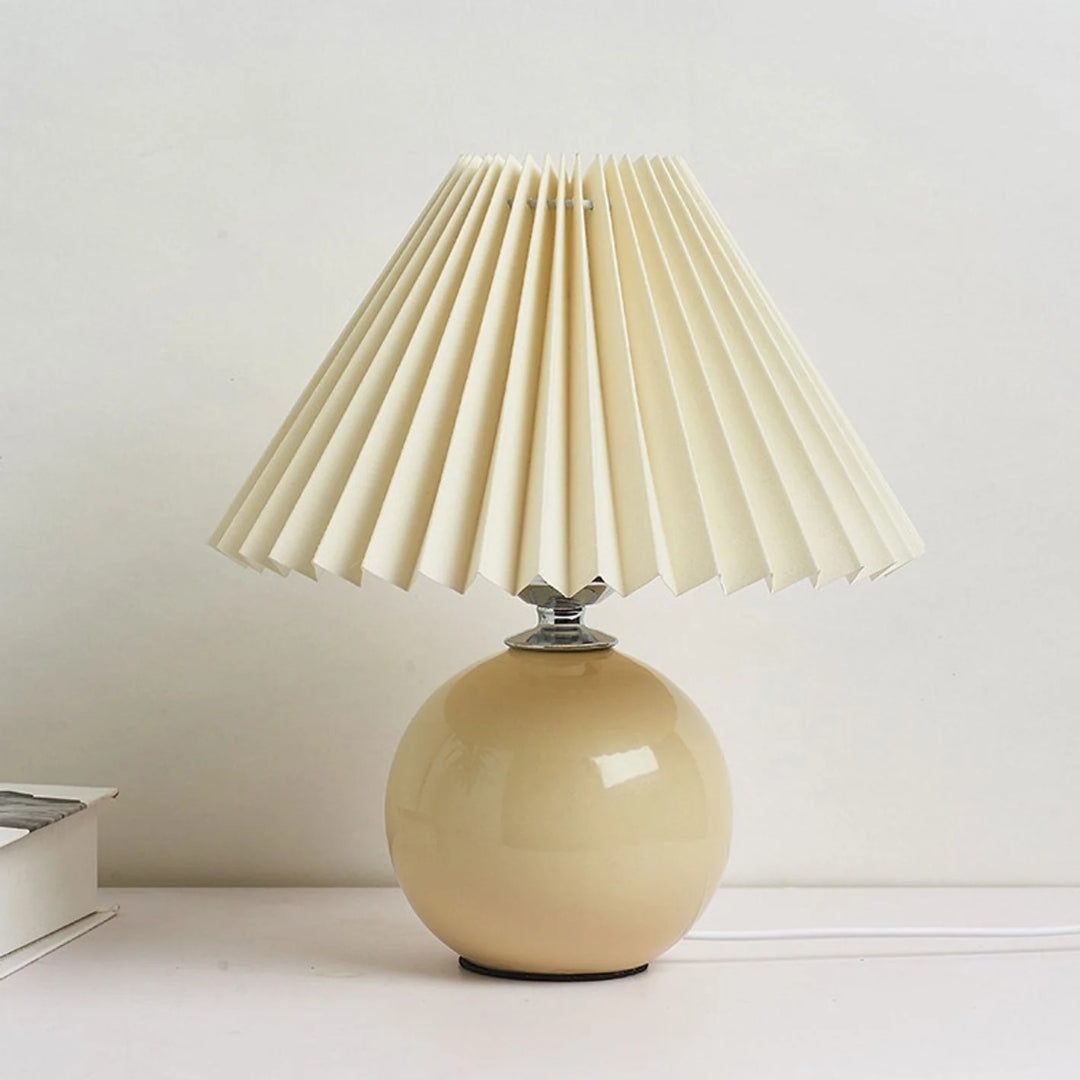 Nordycka ceramiczna plisowana lampka stołowa – widok produktu 30 | Nuvira Home