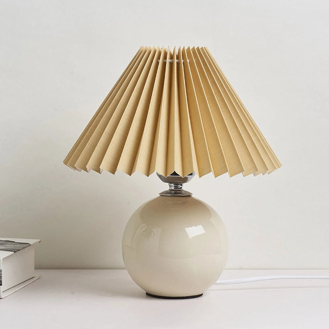 Nordycka ceramiczna plisowana lampka stołowa – widok produktu 35 | Nuvira Home