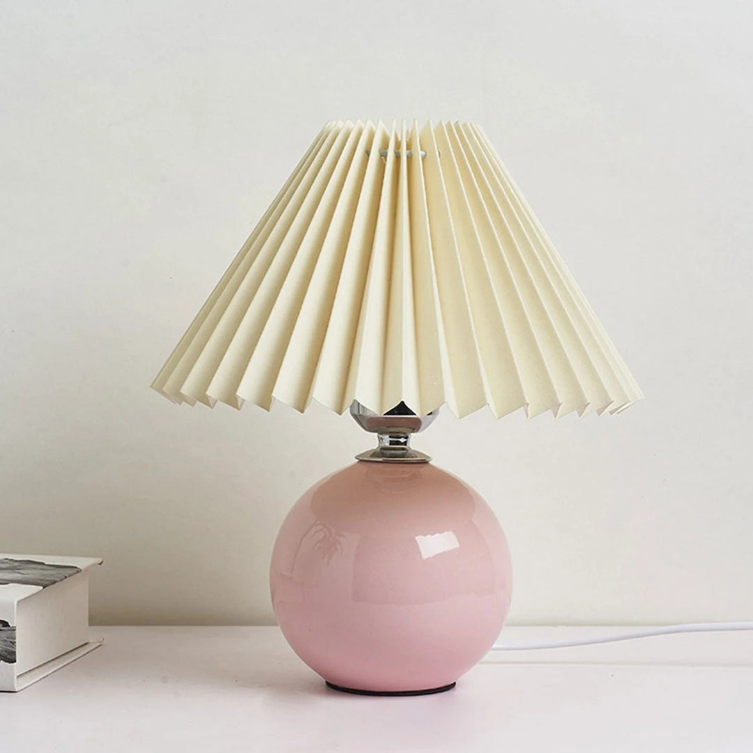 Nordycka ceramiczna plisowana lampka stołowa – widok produktu 36 | Nuvira Home