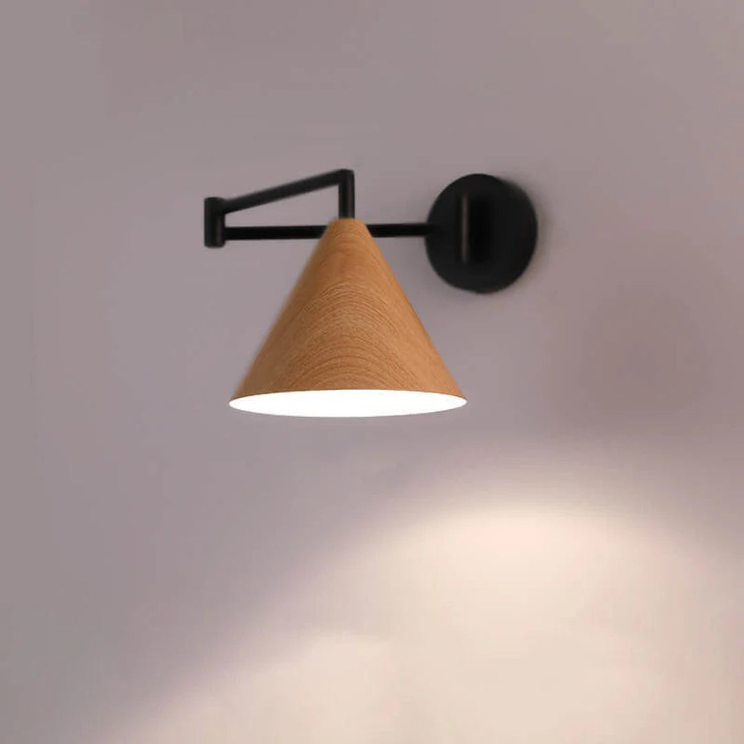 Nordycka drewniana stożkowa lampa ścienna – widok produktu 3 | Nuvira Home