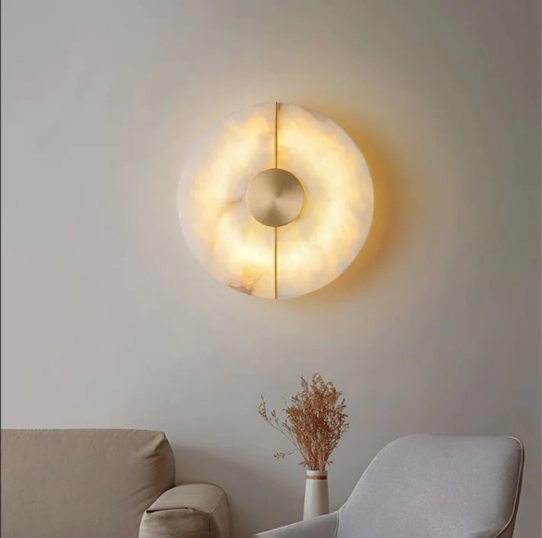 Nordycka marmurowa okrągła lampa ścienna – widok produktu 1 | Nuvira Home