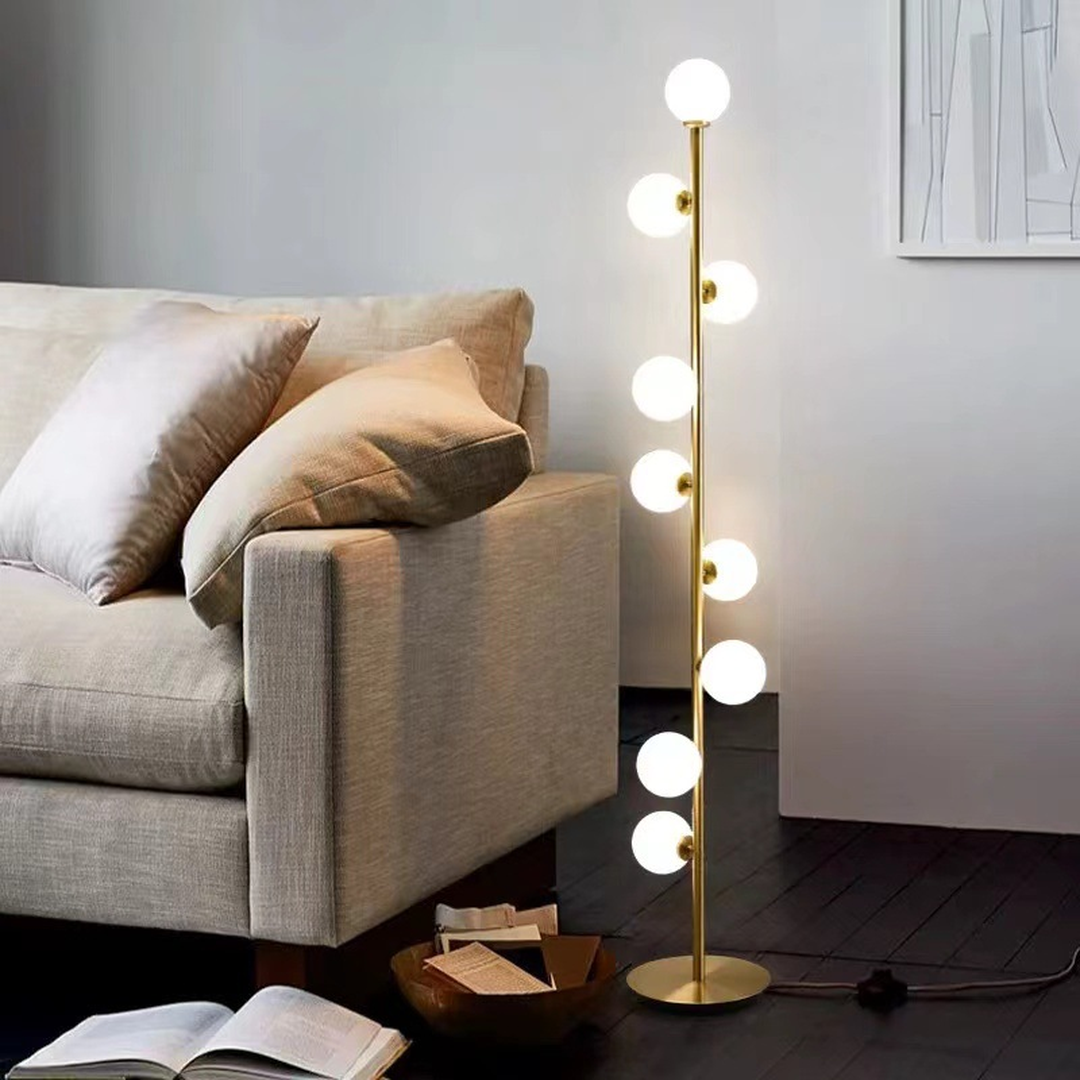 Nordycka Podłogowa Lampa Ze Szklaną Kulą – widok produktu 2 | Nuvira Home