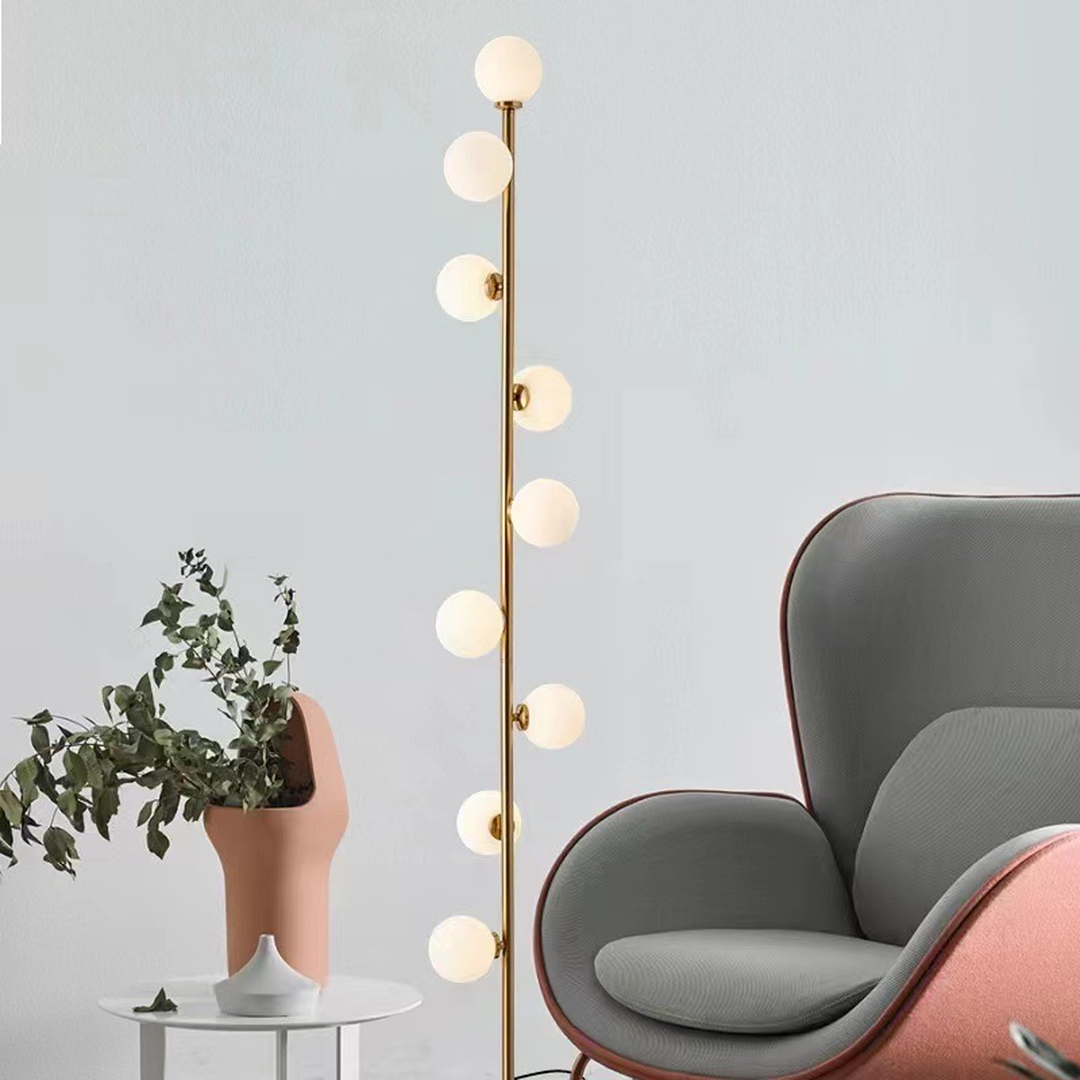 Nordycka Podłogowa Lampa Ze Szklaną Kulą – widok produktu 6 | Nuvira Home