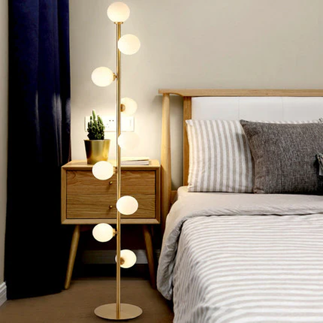 Nordycka Podłogowa Lampa Ze Szklaną Kulą – widok produktu 10 | Nuvira Home