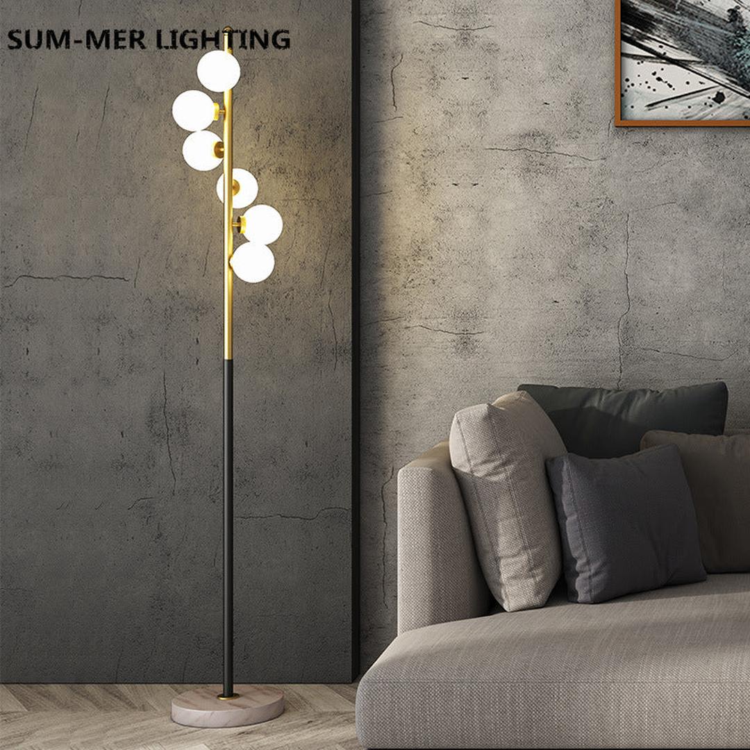 Nordycka Podłogowa Lampa Ze Szklaną Kulą – widok produktu 12 | Nuvira Home
