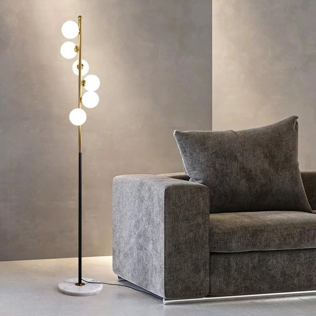 Nordycka Podłogowa Lampa Ze Szklaną Kulą – widok produktu 19 | Nuvira Home