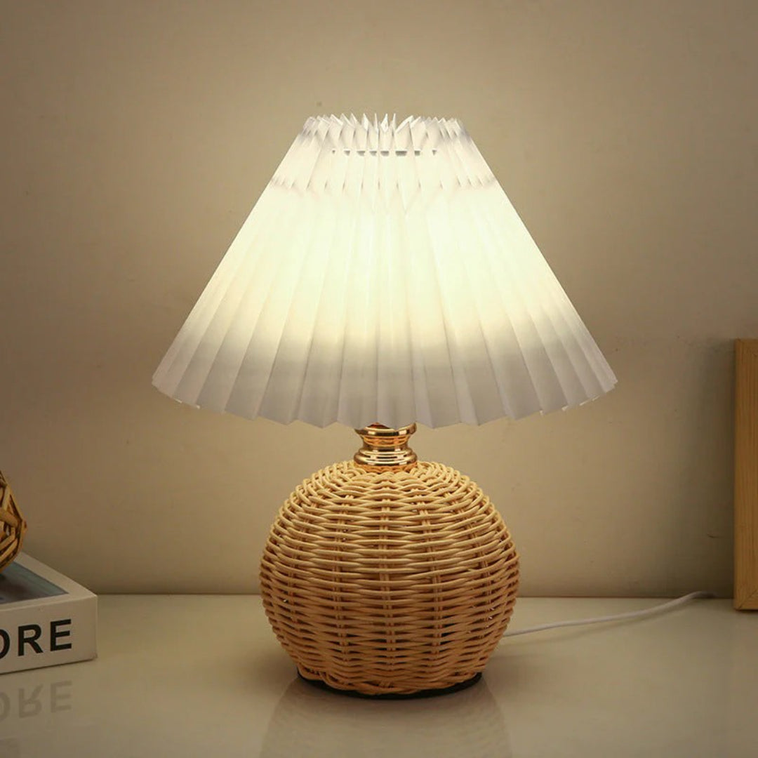 Nordycka rattanowa plisowana lampka stołowa – widok produktu 6 | Nuvira Home