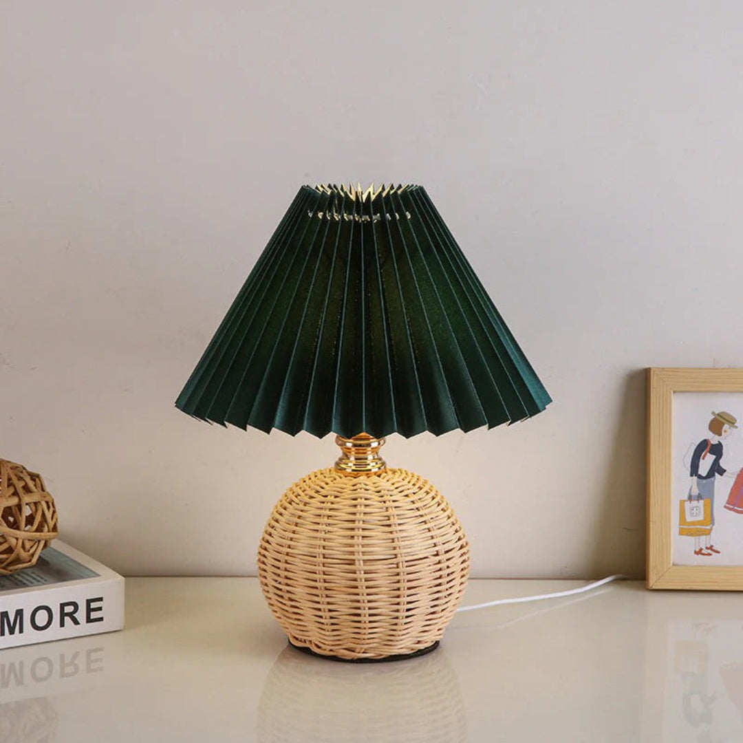 Nordycka rattanowa plisowana lampka stołowa – widok produktu 7 | Nuvira Home