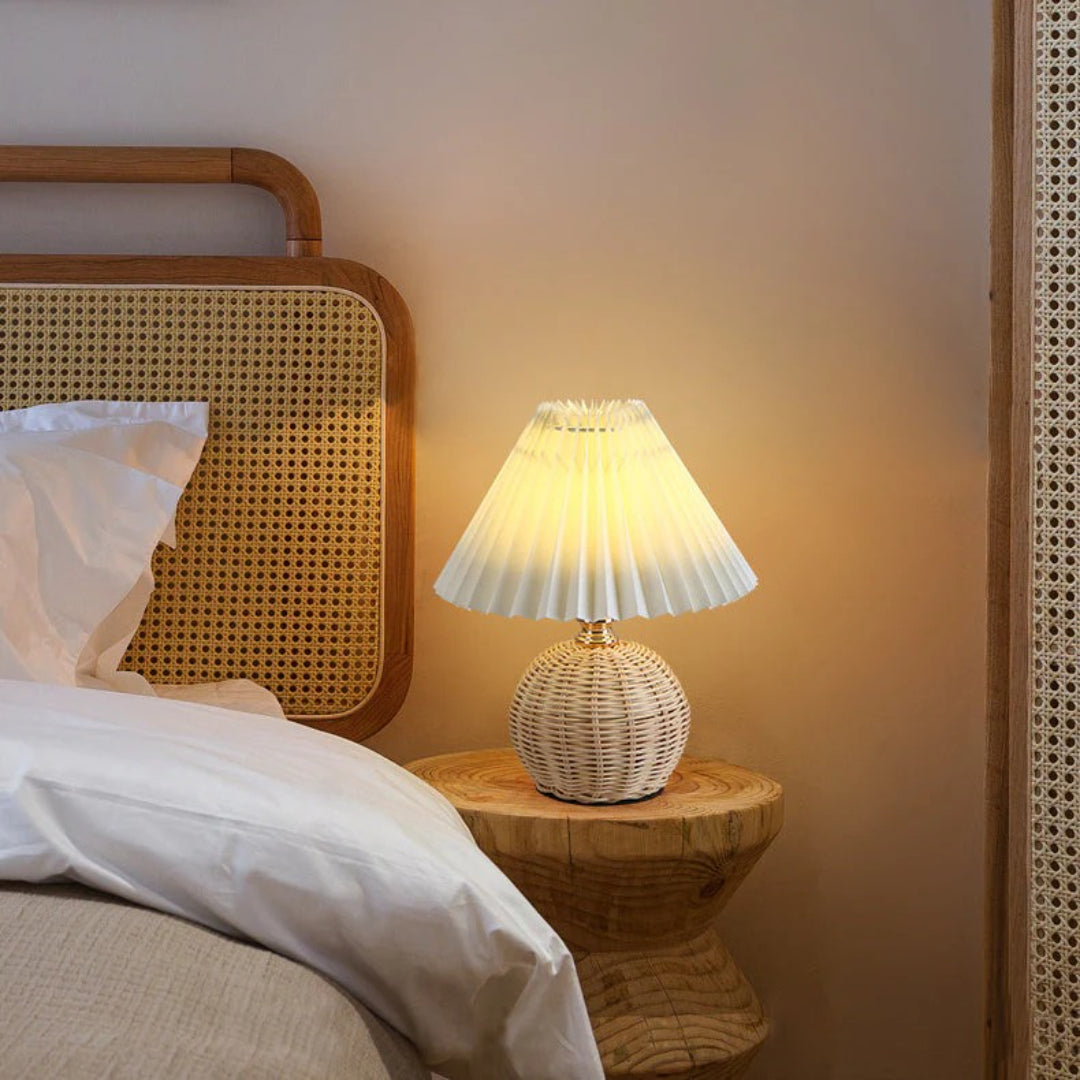 Nordycka rattanowa plisowana lampka stołowa – widok produktu 8 | Nuvira Home
