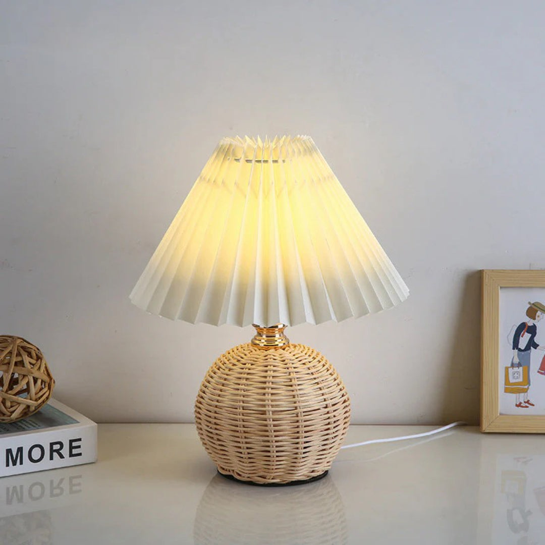 Nordycka rattanowa plisowana lampka stołowa – widok produktu 12 | Nuvira Home