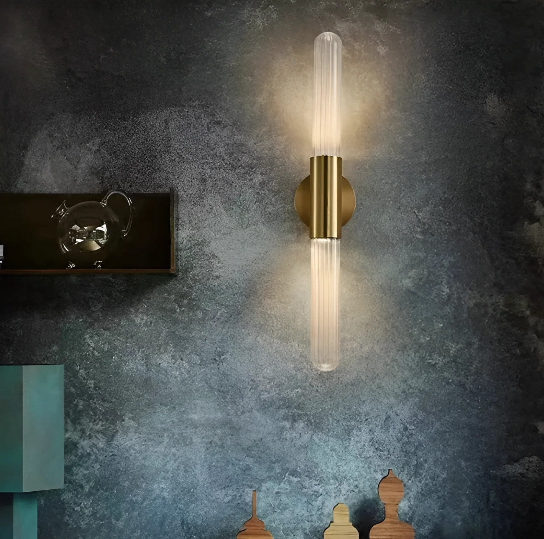 Nordycka szklano-mosiężna lampa ścienna – widok produktu 2 | Nuvira Home