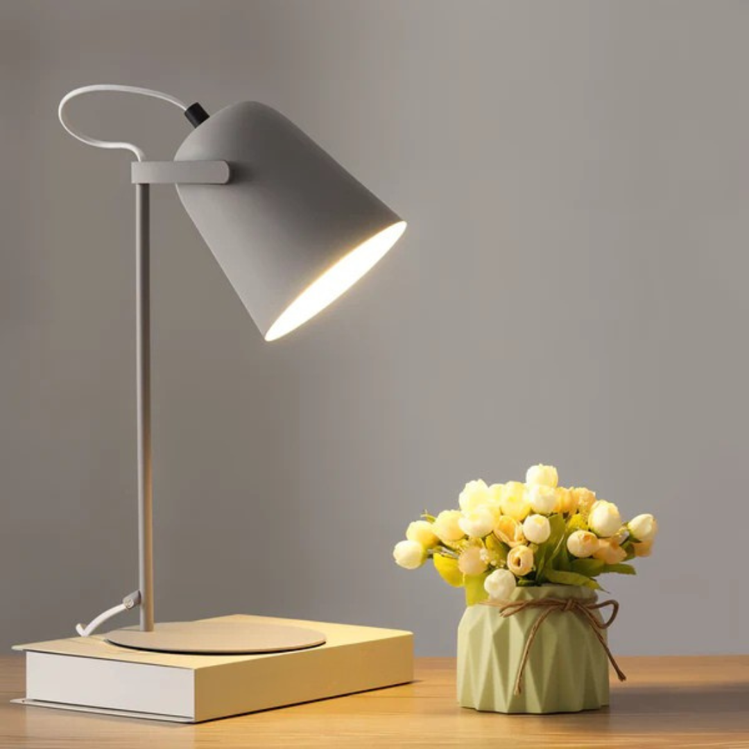 Nowoczesna Lampa Biurkowa LED – Regulowane Oświetlenie – widok produktu 1 | Nuvira Home