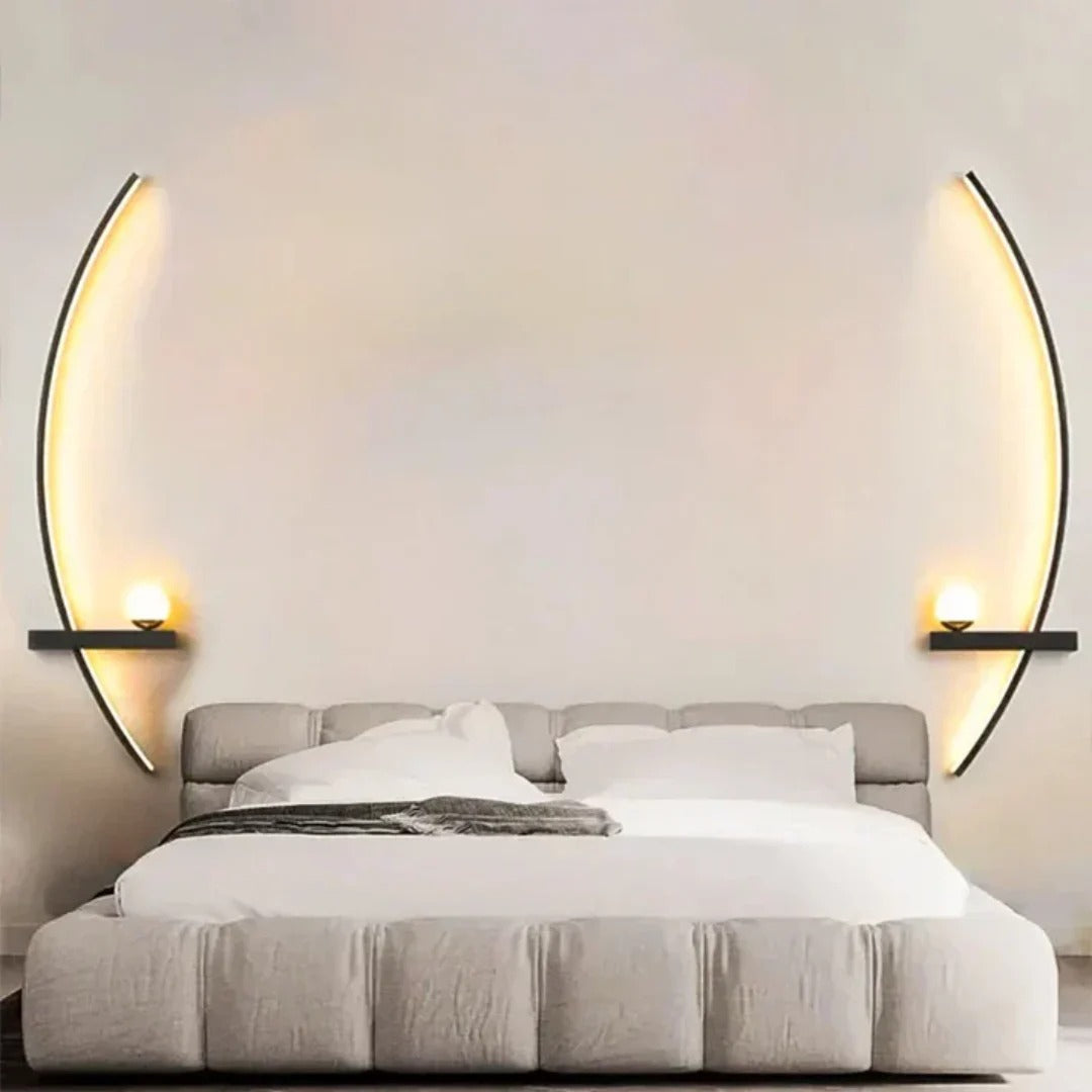 Nowoczesna mosiężna łukowa lampa ścienna – widok produktu 4 | Nuvira Home