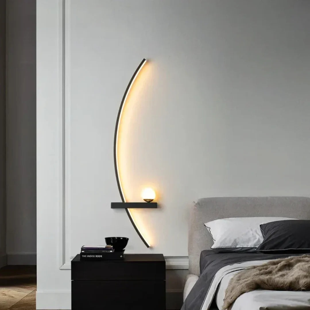 Nowoczesna mosiężna łukowa lampa ścienna – widok produktu 5 | Nuvira Home