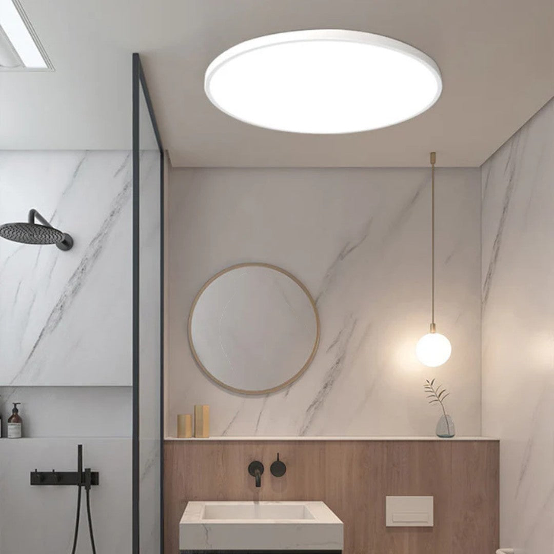 Nowoczesna Okrągła Lampa Sufitowa z Minimalistycznym Designem LED – widok produktu 3 | Nuvira Home