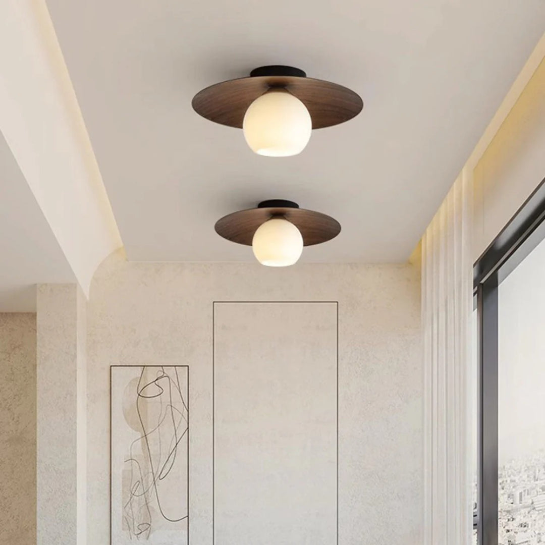 Nowoczesna sufitowa lampa z kulą szklaną – widok produktu 13 | Nuvira Home