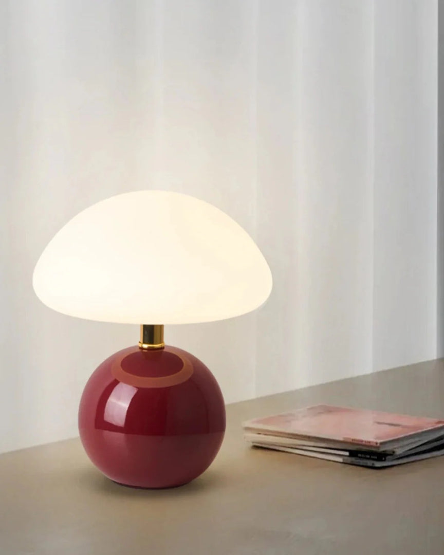 Okrągła ceramiczna lampa stołowa z wykończeniem szklanym – widok produktu 2 | Nuvira Home