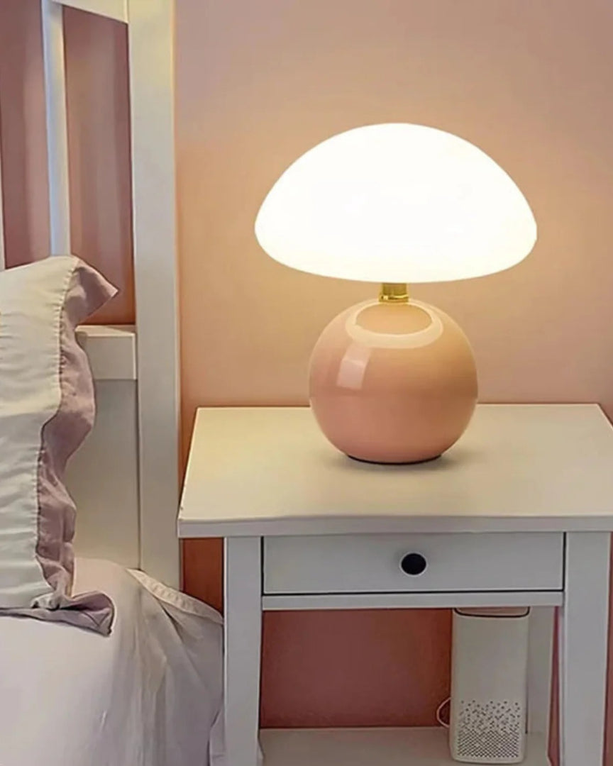 Okrągła ceramiczna lampa stołowa z wykończeniem szklanym – widok produktu 8 | Nuvira Home