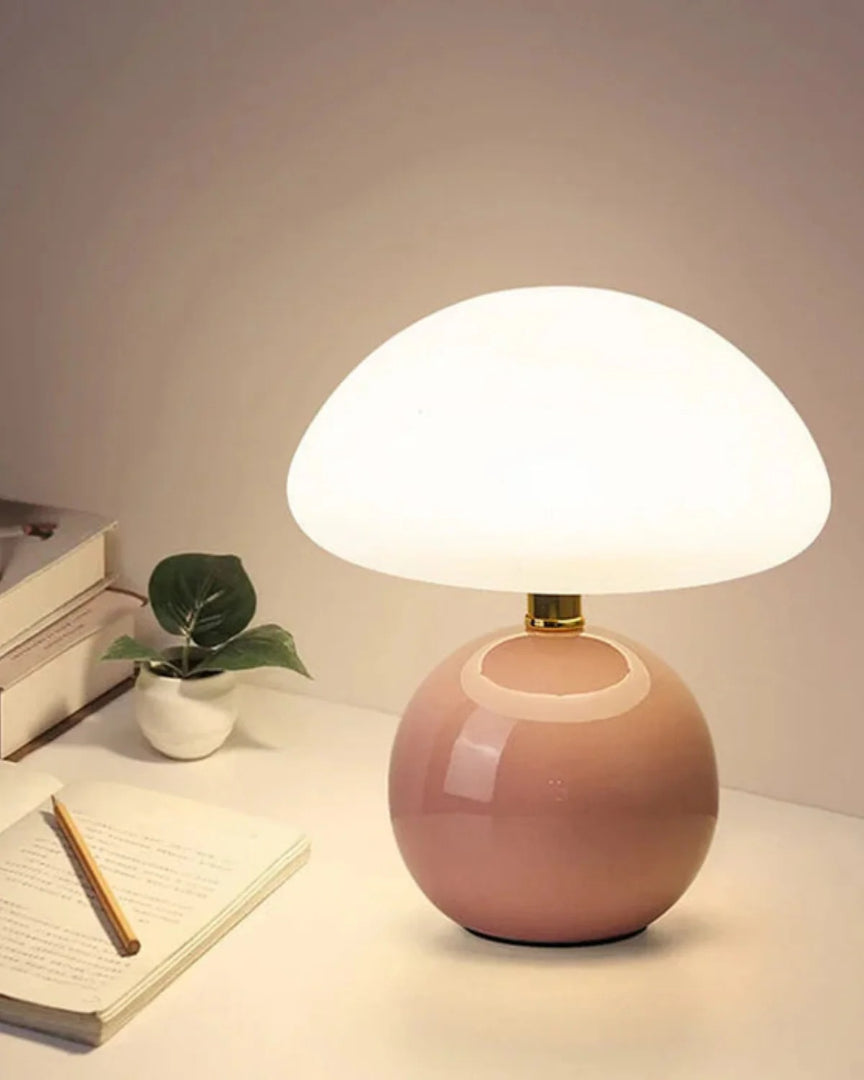 Okrągła ceramiczna lampa stołowa z wykończeniem szklanym – widok produktu 9 | Nuvira Home