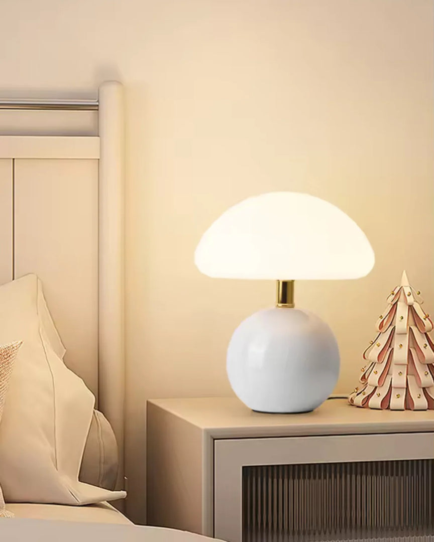 Okrągła ceramiczna lampa stołowa z wykończeniem szklanym – widok produktu 14 | Nuvira Home