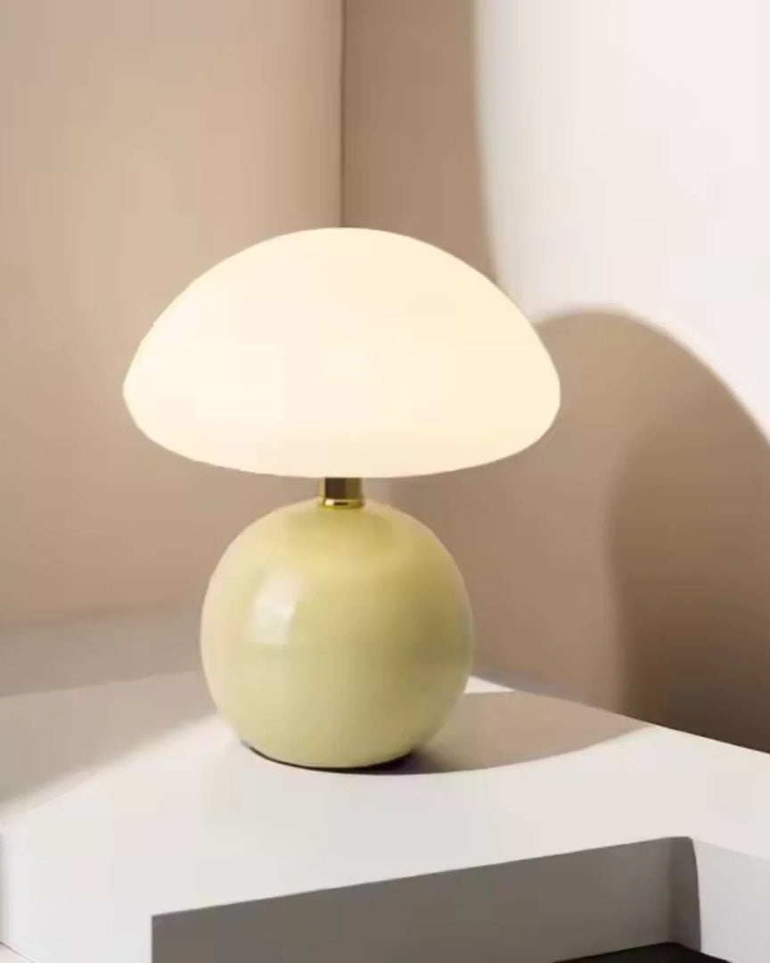 Okrągła ceramiczna lampa stołowa z wykończeniem szklanym – widok produktu 17 | Nuvira Home