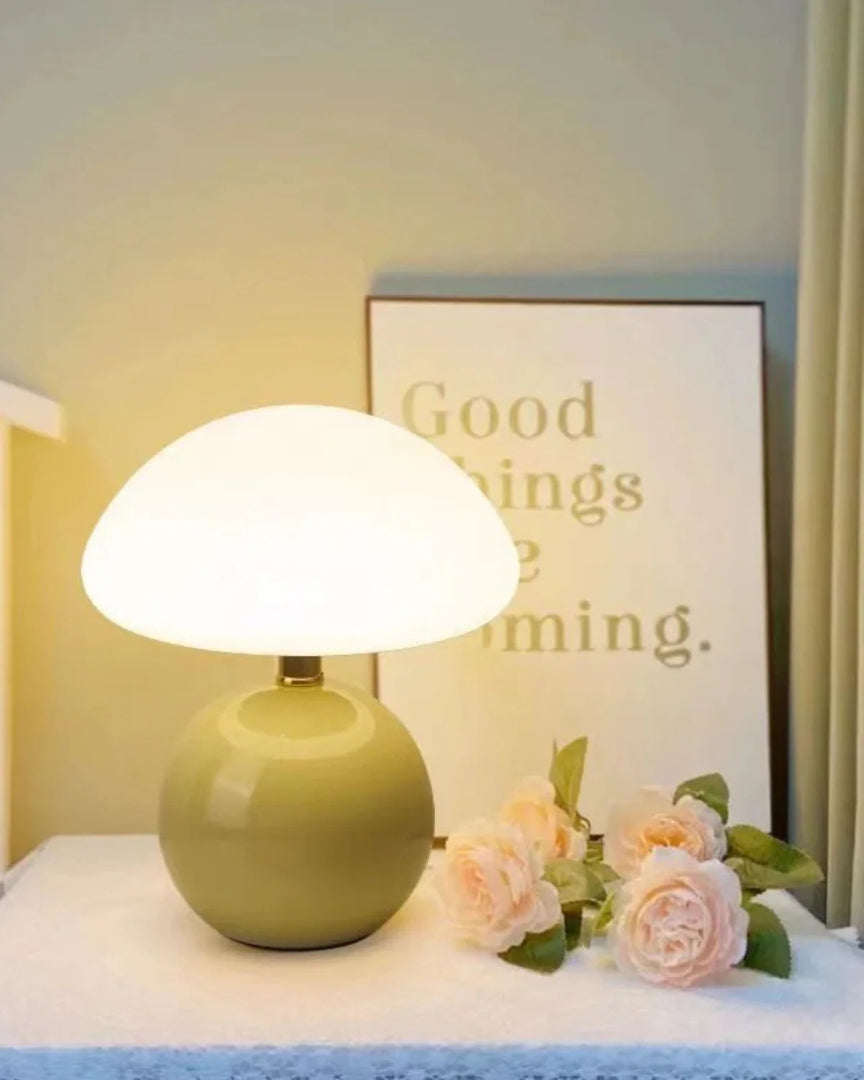 Okrągła ceramiczna lampa stołowa z wykończeniem szklanym – widok produktu 18 | Nuvira Home
