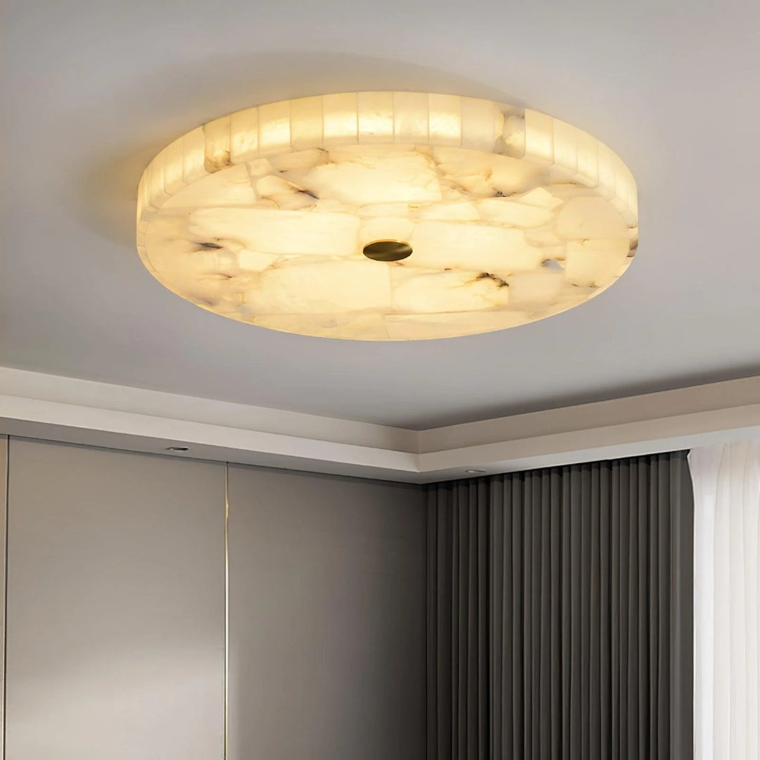 Okrągła lampa sufitowa z alabastru o naturalnym wyglądzie – widok produktu 6 | Nuvira Home