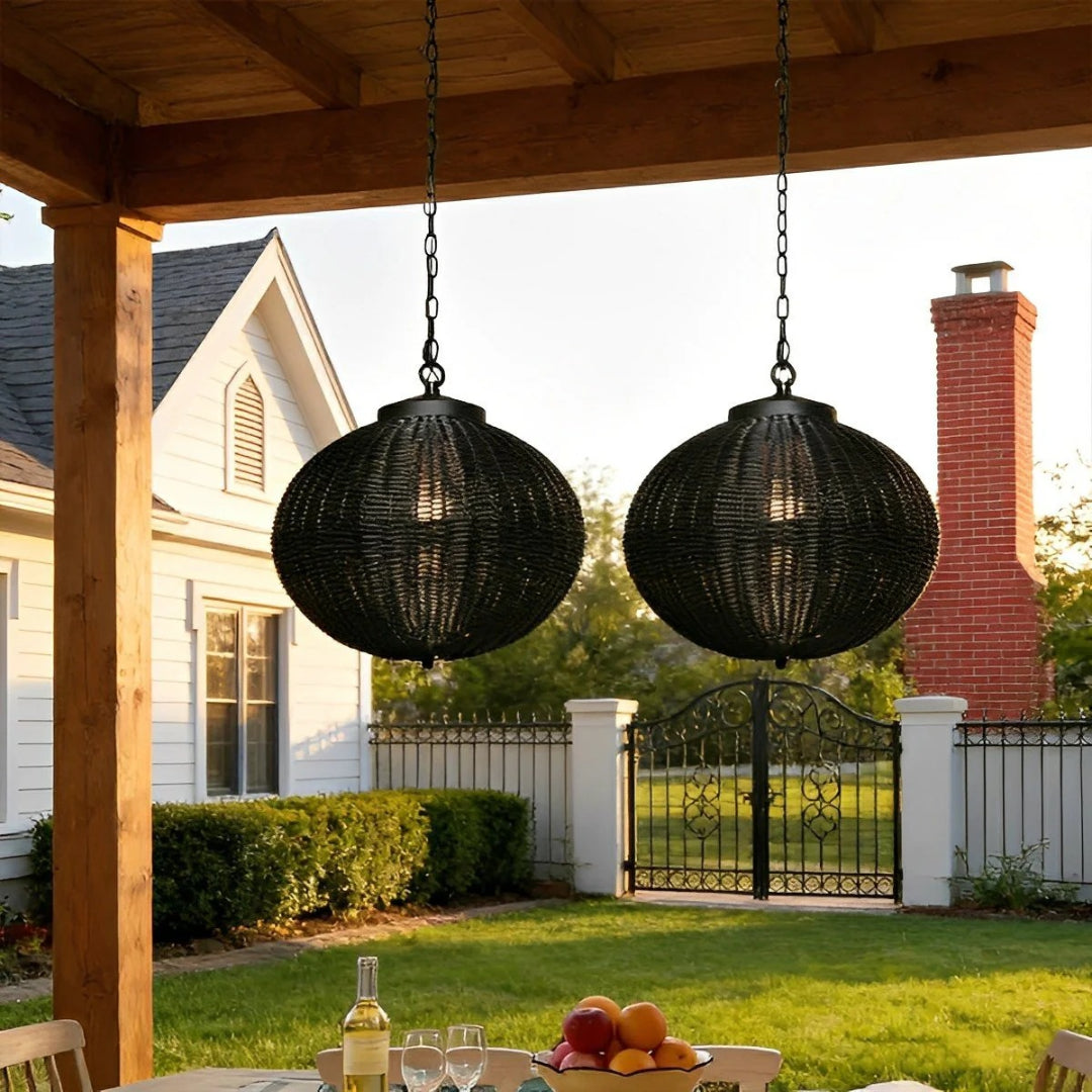Okrągły rattanowy zewnętrzny lampion wiszący – widok produktu 2 | Nuvira Home