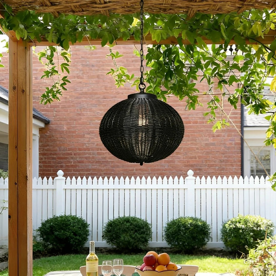Okrągły rattanowy zewnętrzny lampion wiszący – widok produktu 8 | Nuvira Home