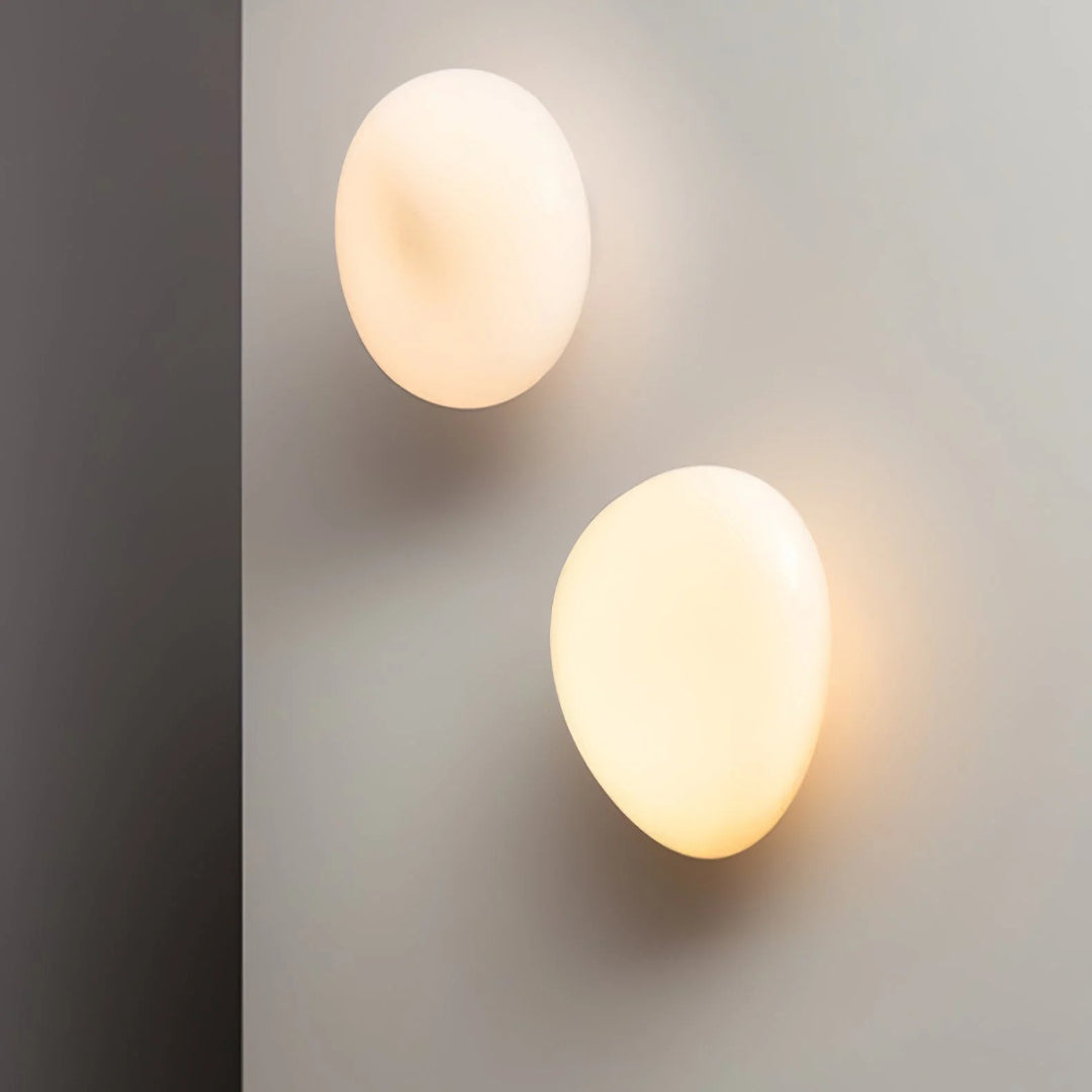 Organiczna minimalistyczna lampa ścienna – widok produktu 4 | Nuvira Home
