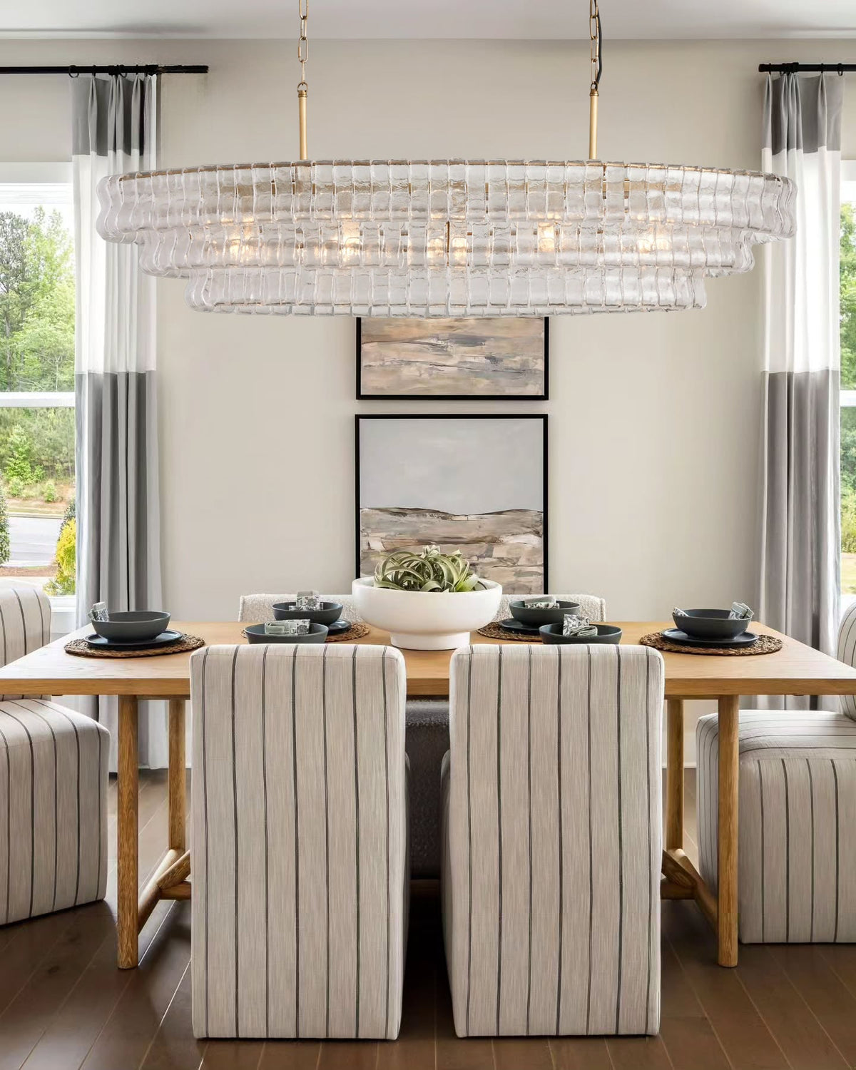 Owalny Żyrandol nad Stół z Giętego Szkła i Stali – widok produktu 8 | Nuvira Home