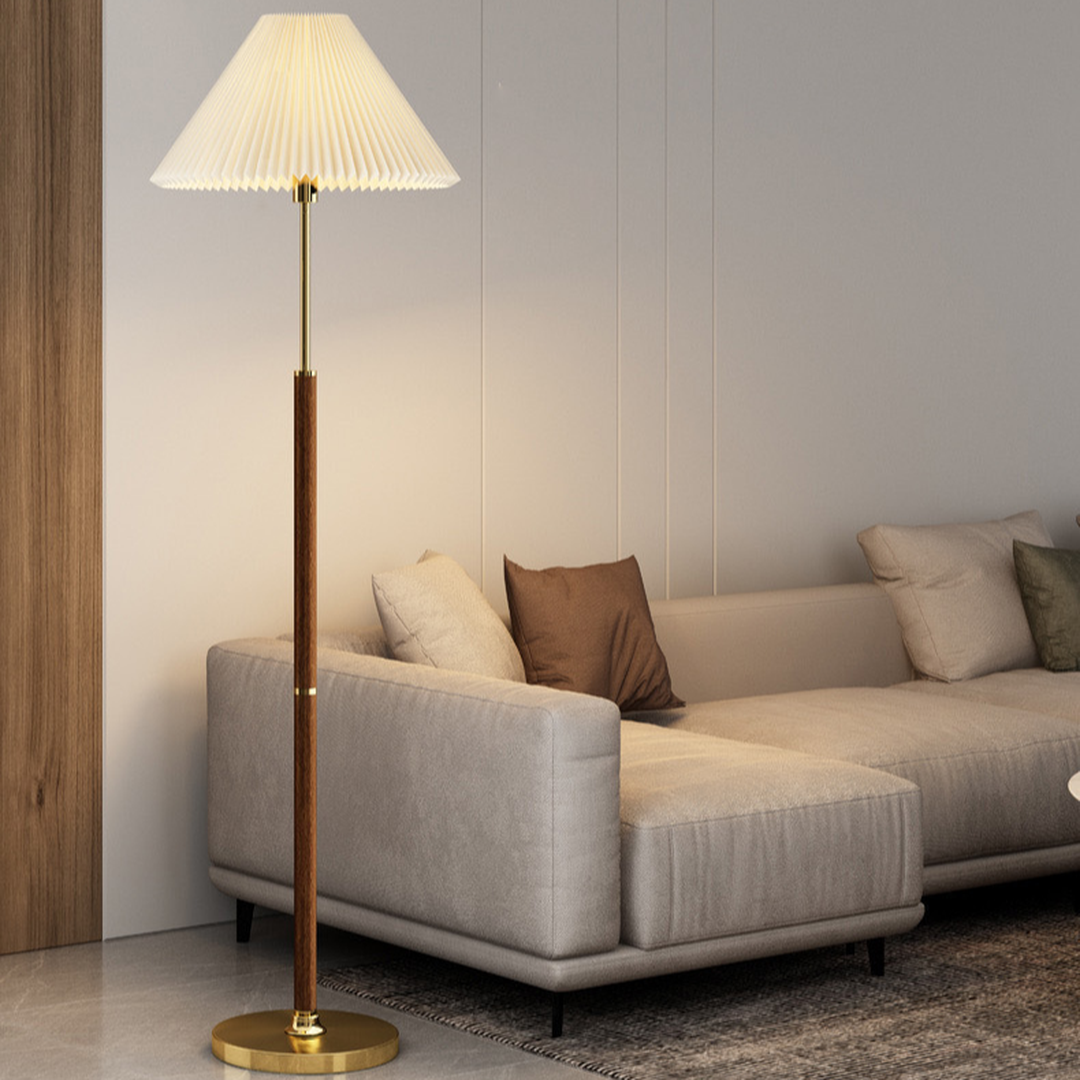 Plisowana Lampa Podłogowa Z Papieru Ryżowego Ze Smukłym Stojakiem – widok produktu 3 | Nuvira Home