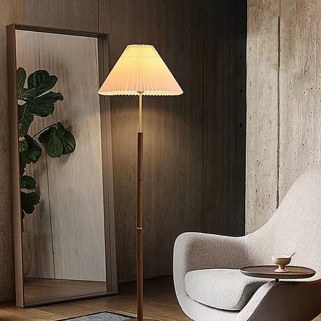 Plisowana Lampa Podłogowa Z Papieru Ryżowego Ze Smukłym Stojakiem – widok produktu 14 | Nuvira Home