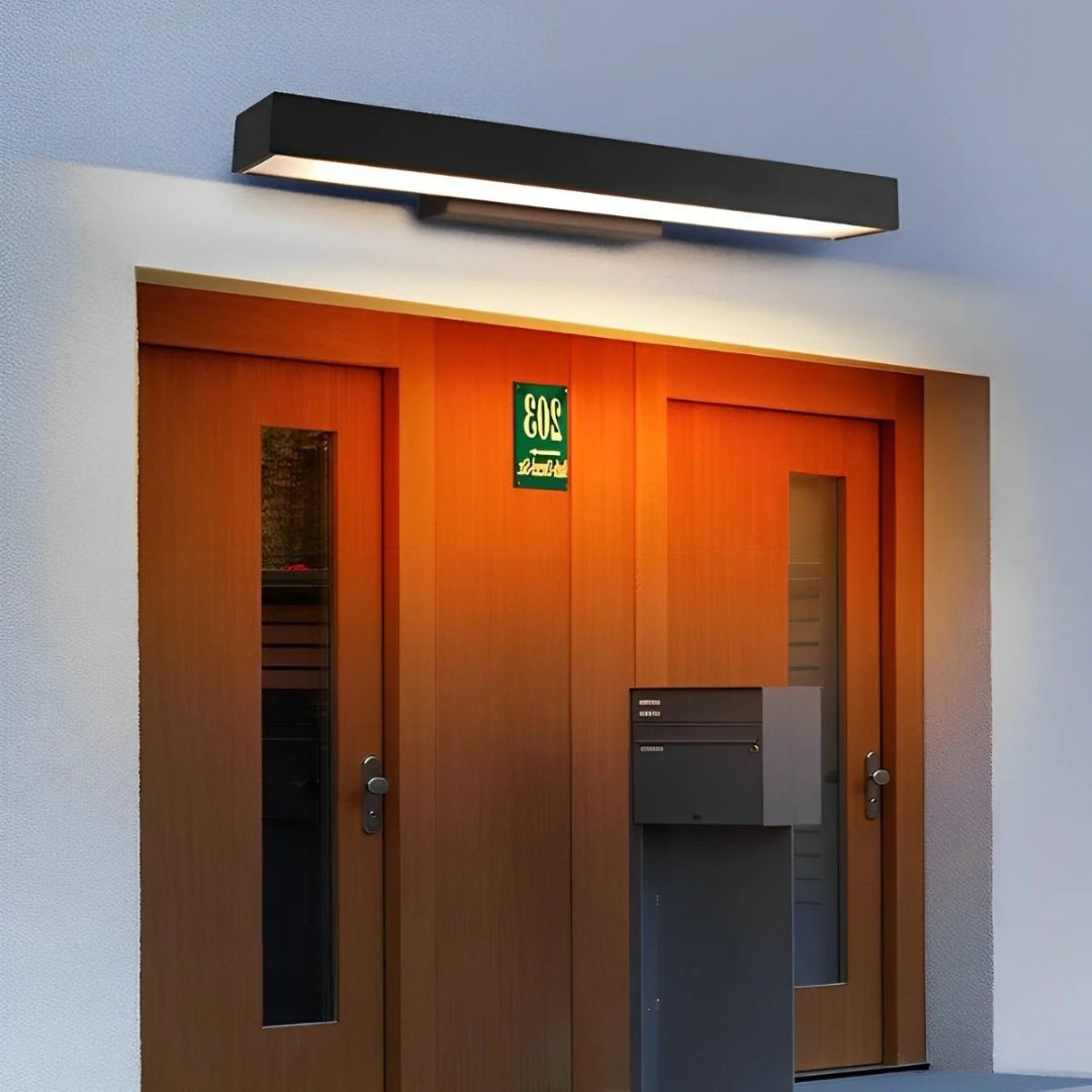 Prostokątna lampa ścienna z czujnikiem ruchu – widok produktu 2 | Nuvira Home