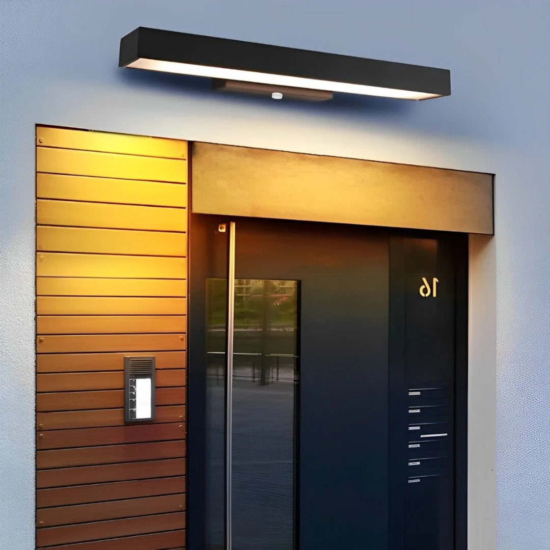 Prostokątna lampa ścienna z czujnikiem ruchu – widok produktu 4 | Nuvira Home