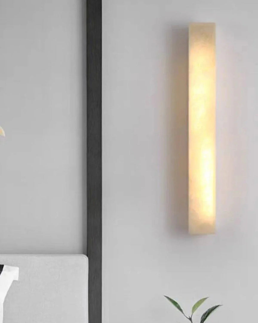 Prostokątna lampa ścienna z naturalnego kamienia do montażu na ścianie – widok produktu 5 | Nuvira Home